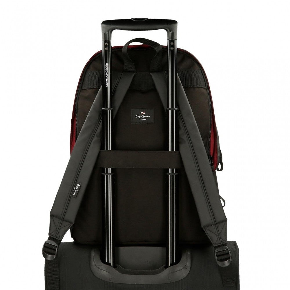 Kaksi osastoa Pepe Jeans hoxton