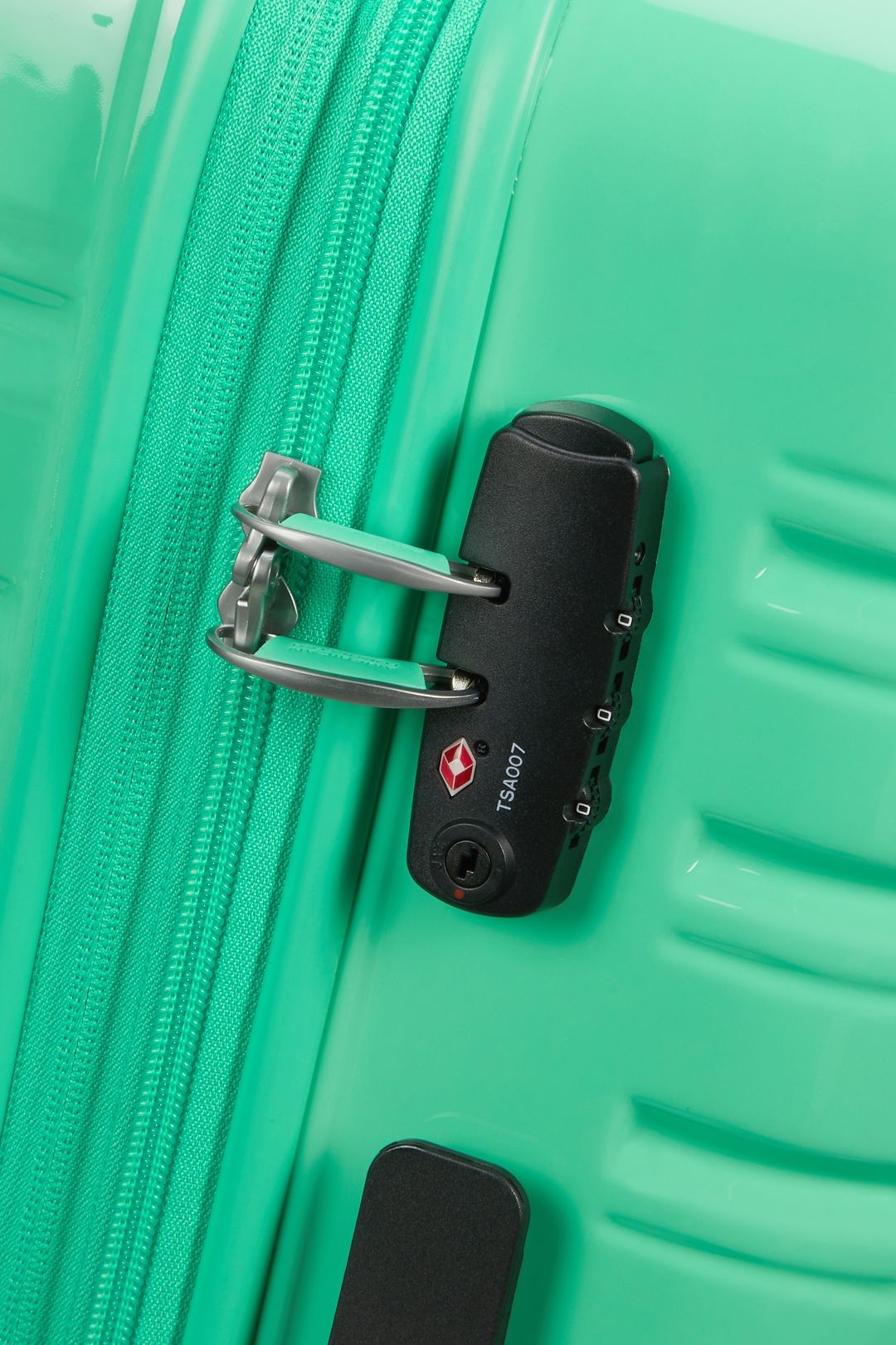 AMERICAN TOURISTER Mittlerer Koffer EXTENSIBLE FLASHLINE POP 67CM