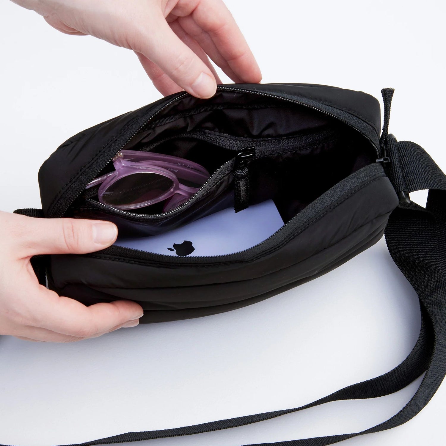 GOT BAG PUFFER CROSSBODY BAG MONOCHROME