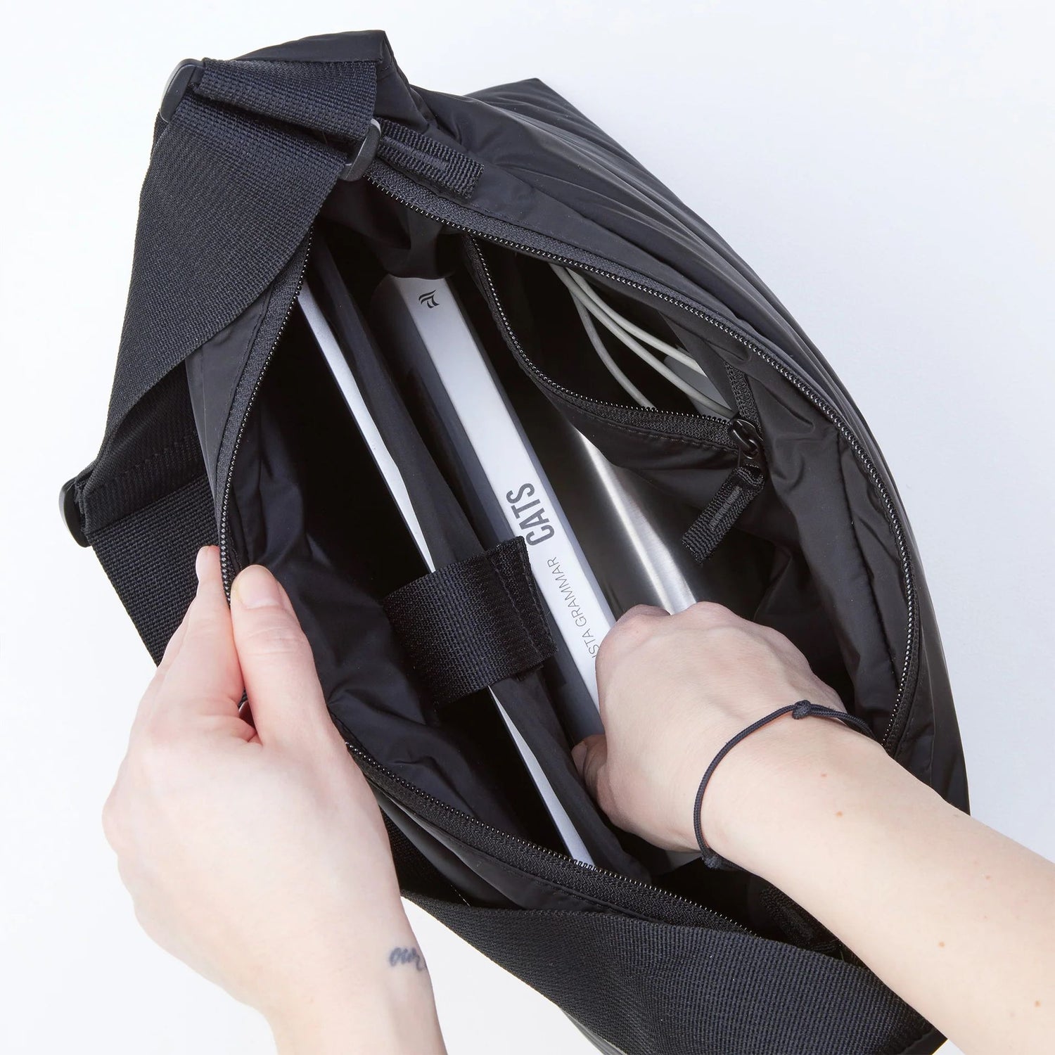 GOT BAG PUFFER SQUARE BAG LARGE MONOCHROME