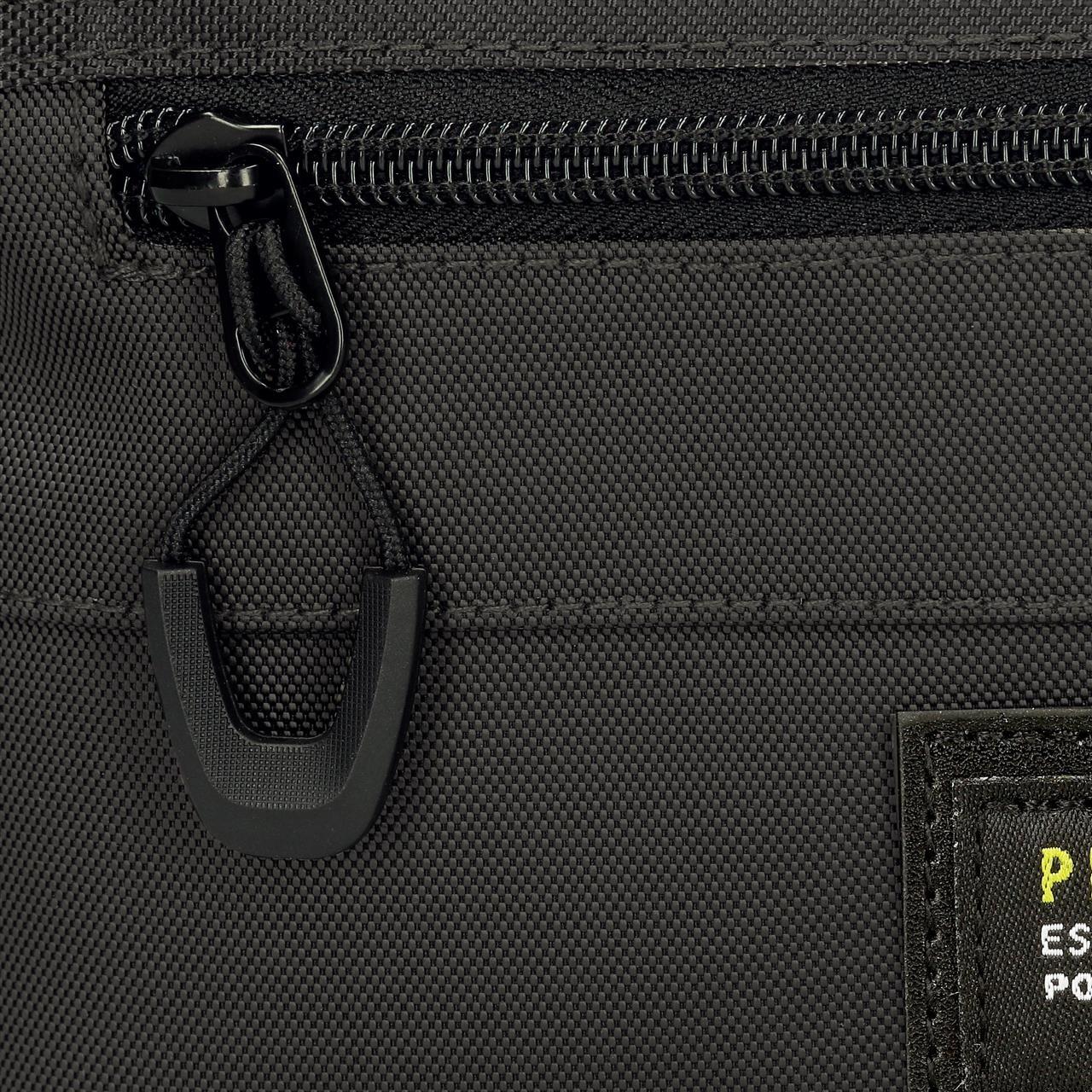 7782331 Backpacker 2C.PJL Leighton Black