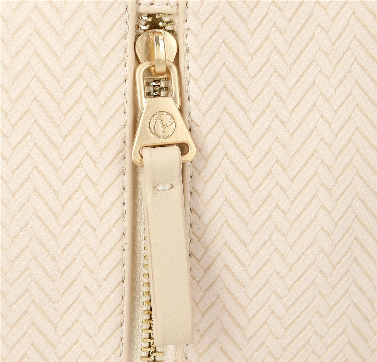 7912131 Adapt Backpack. 2C PORORord.pjl Sprig