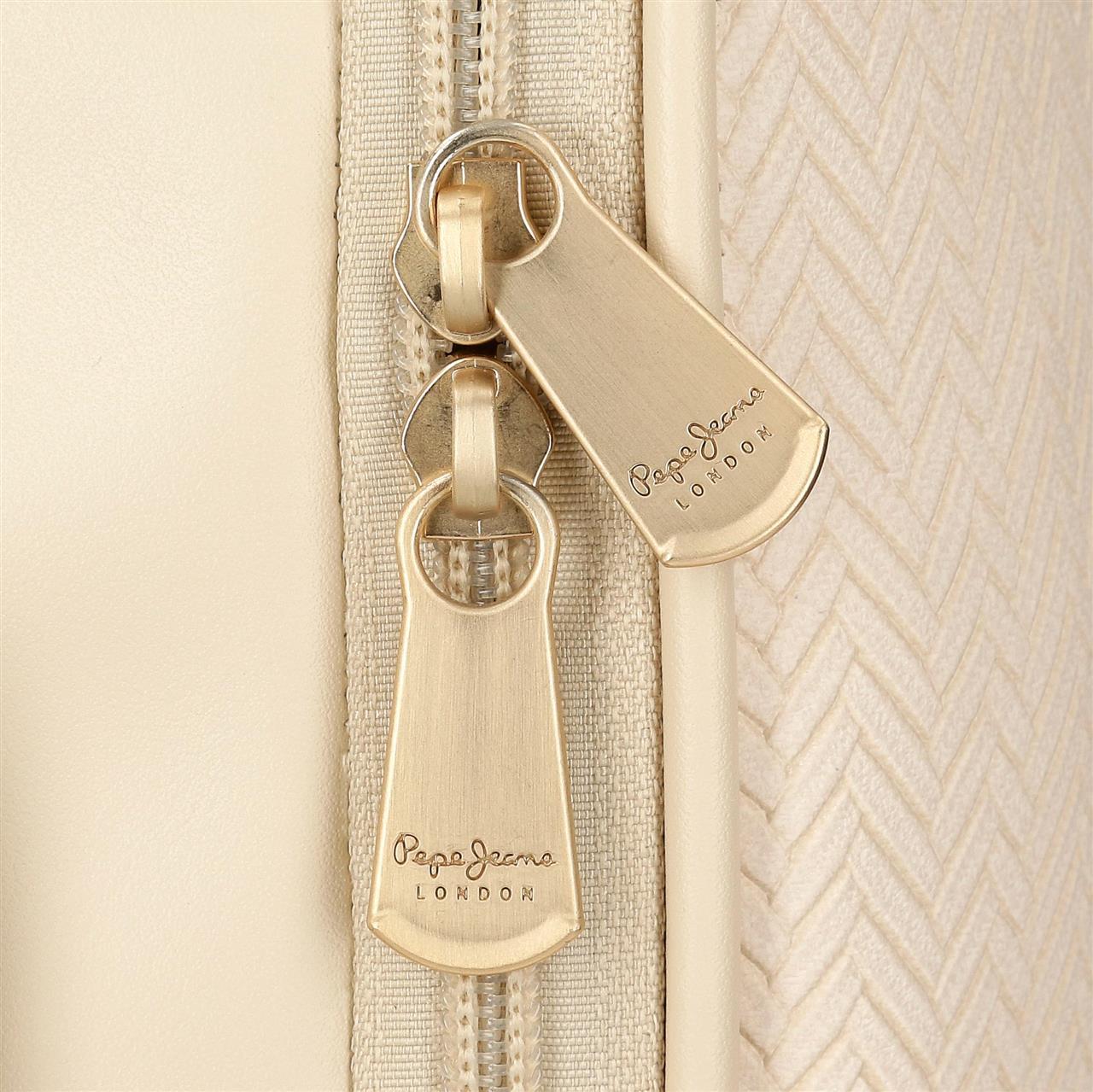 7912131 Adapt Backpack. 2C PORORord.pjl Sprig