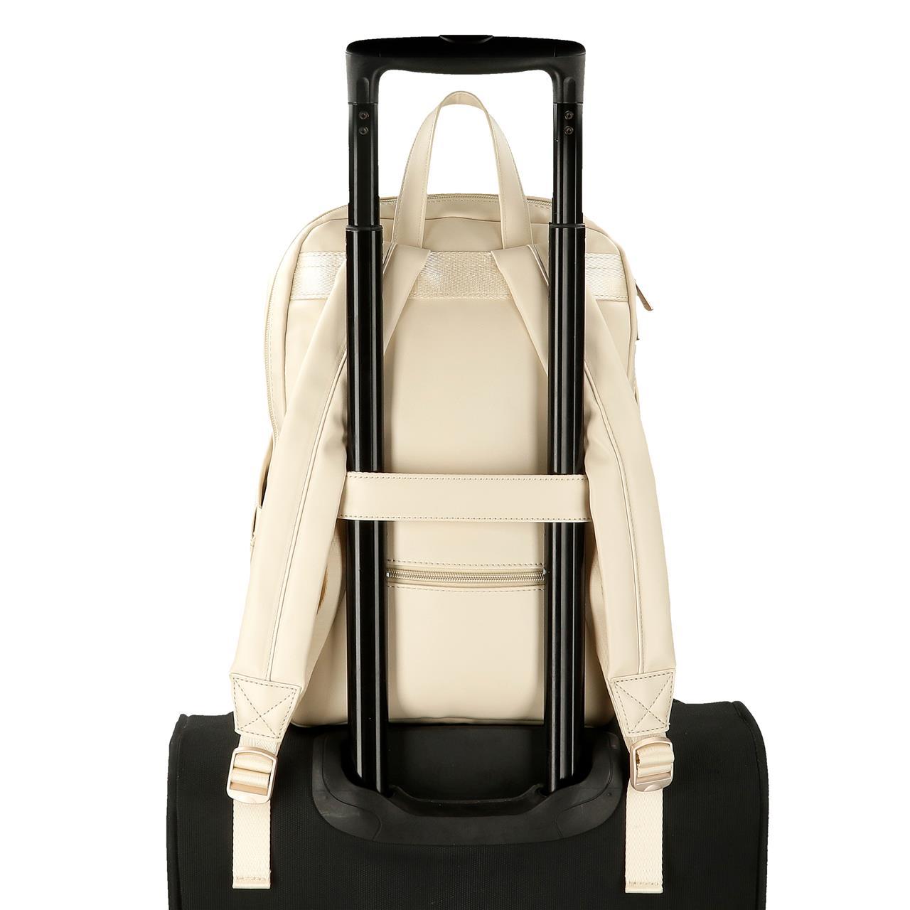 7912131 Adapt Backpack. 2C PORORord.pjl Sprig