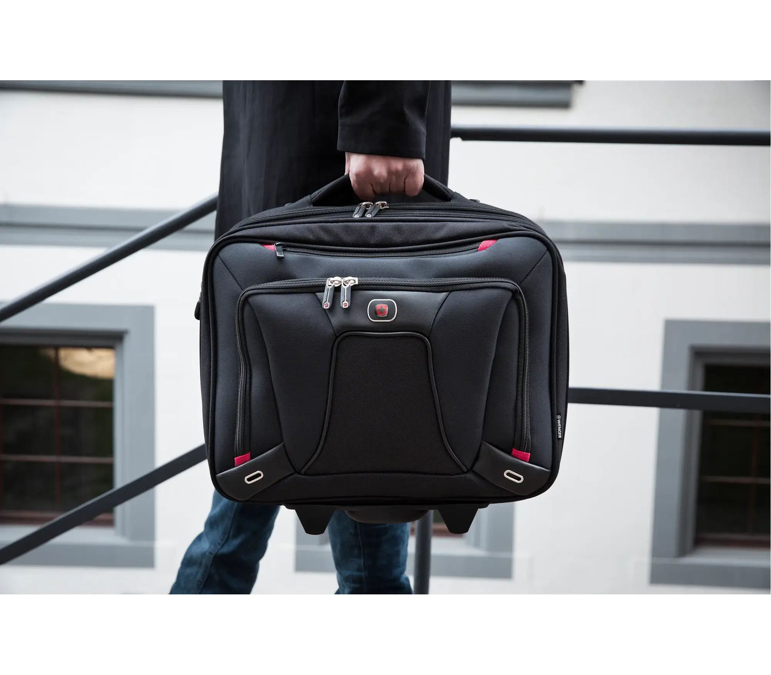 WENGER Expandable briefcase with 16 "transfer wheels
