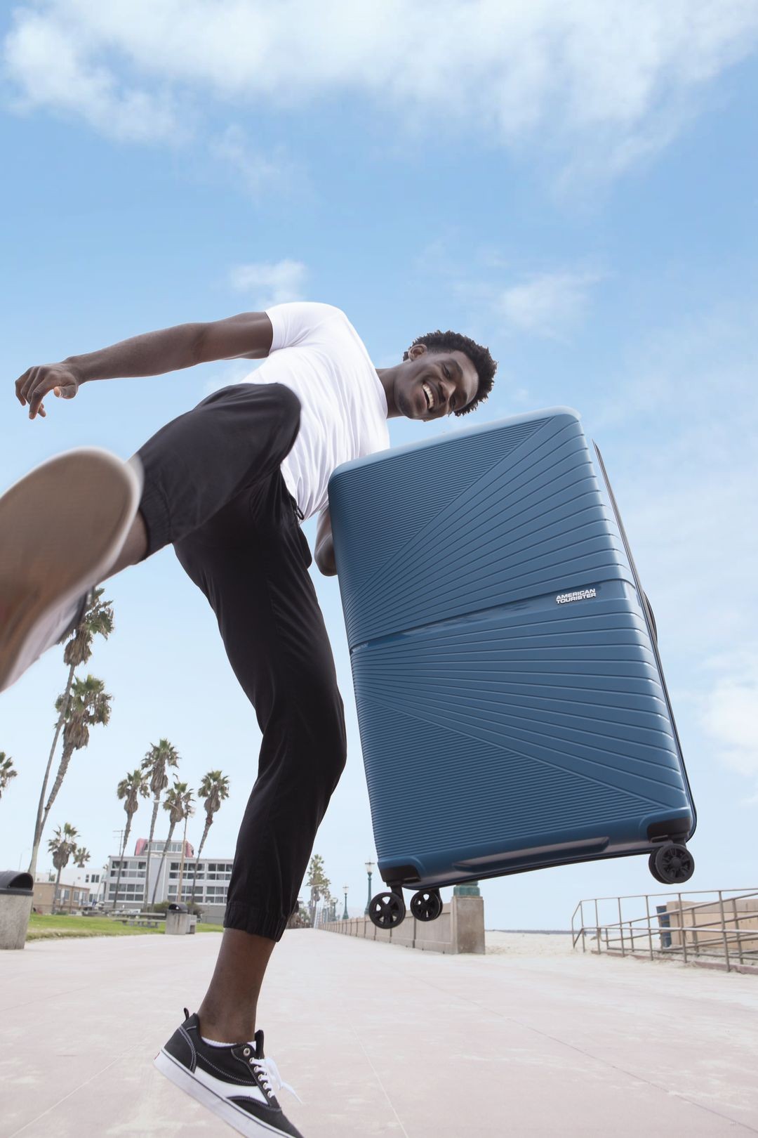 Airconic von American Tourister Spinner Große Größe 77cm