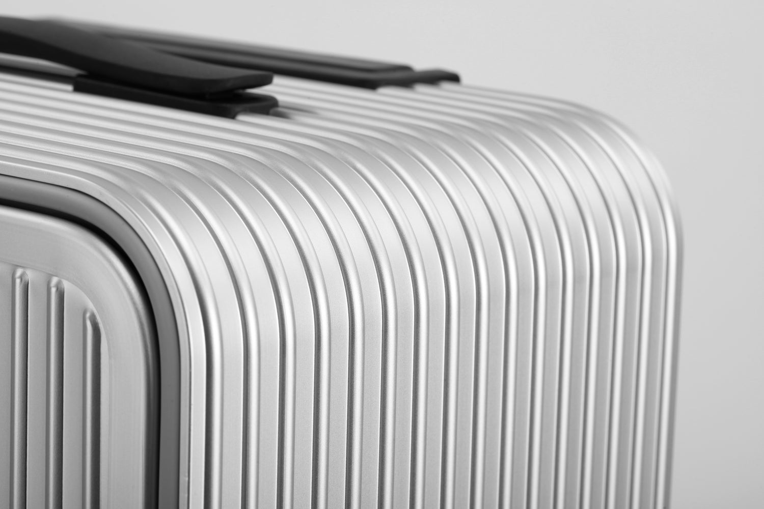 Walizka Easy Acces 100% aluminium TOKIO 57 cm