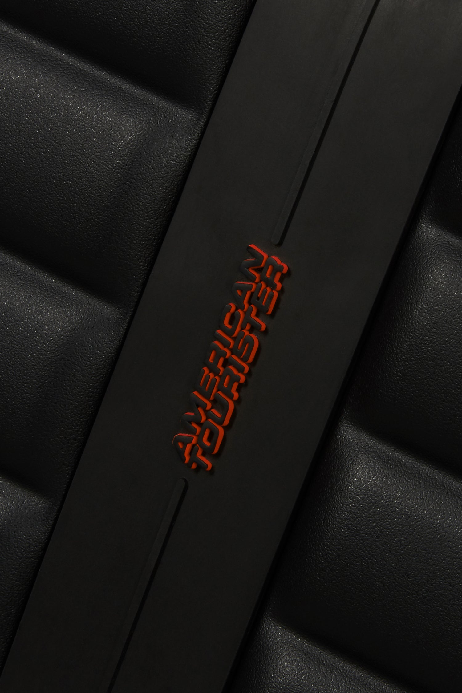 AMERICAN TOURISTER średniej wielkości walizka z możliwością rozbudowy 67cm NEOVIBE