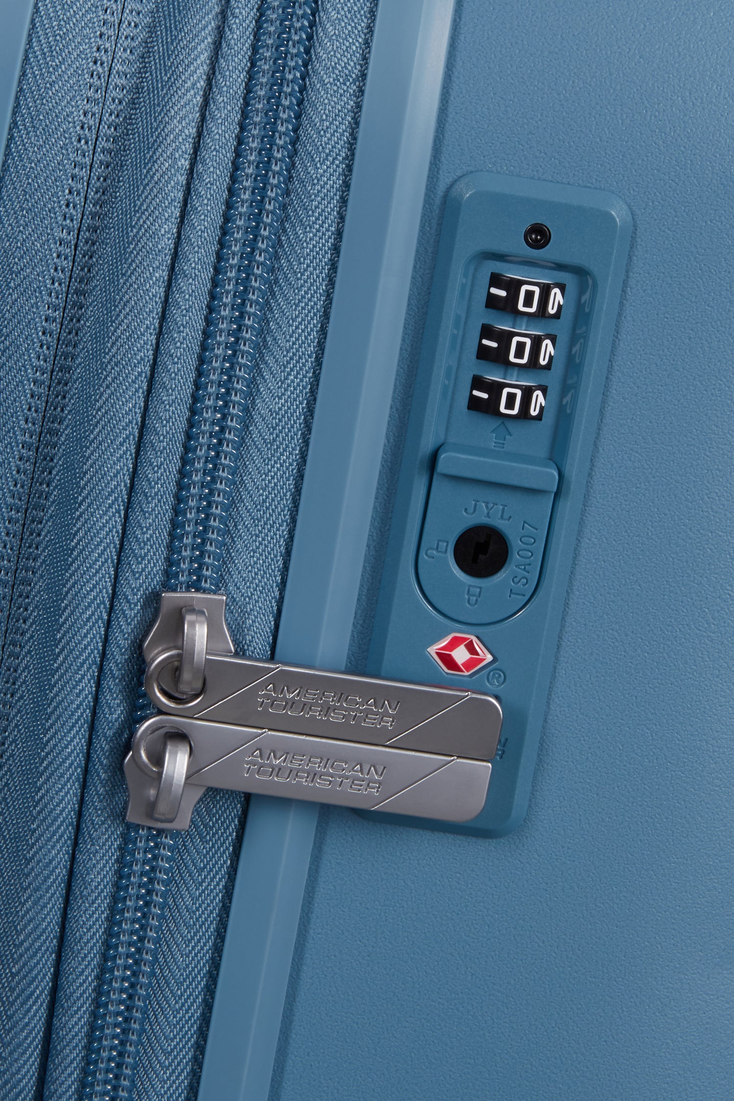 AMERICAN TOURISTER średniej wielkości walizka z możliwością rozbudowy 67cm NEOVIBE