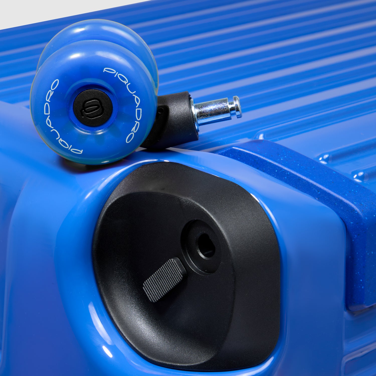 PIQUADRO MALETA POP TIPO TRUNK SUPER GRANDE 80CM