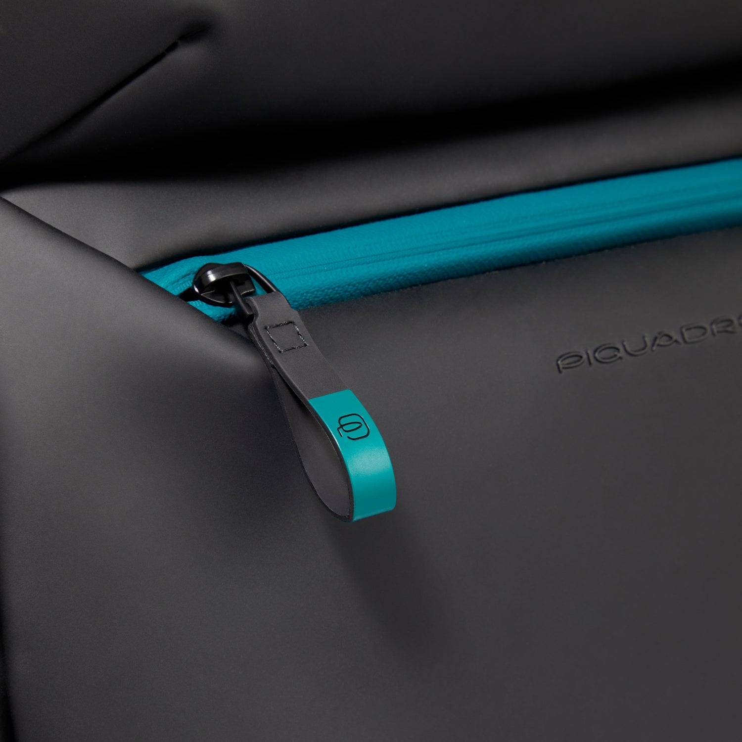 PIQUADRO BOLSA DE VIAJE DEPORTIVA CON RUEDAS CORNER 2.0 68cm