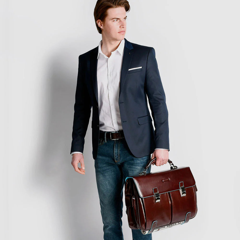 LAPTOPKAST 15 BLAUW VIERKANT