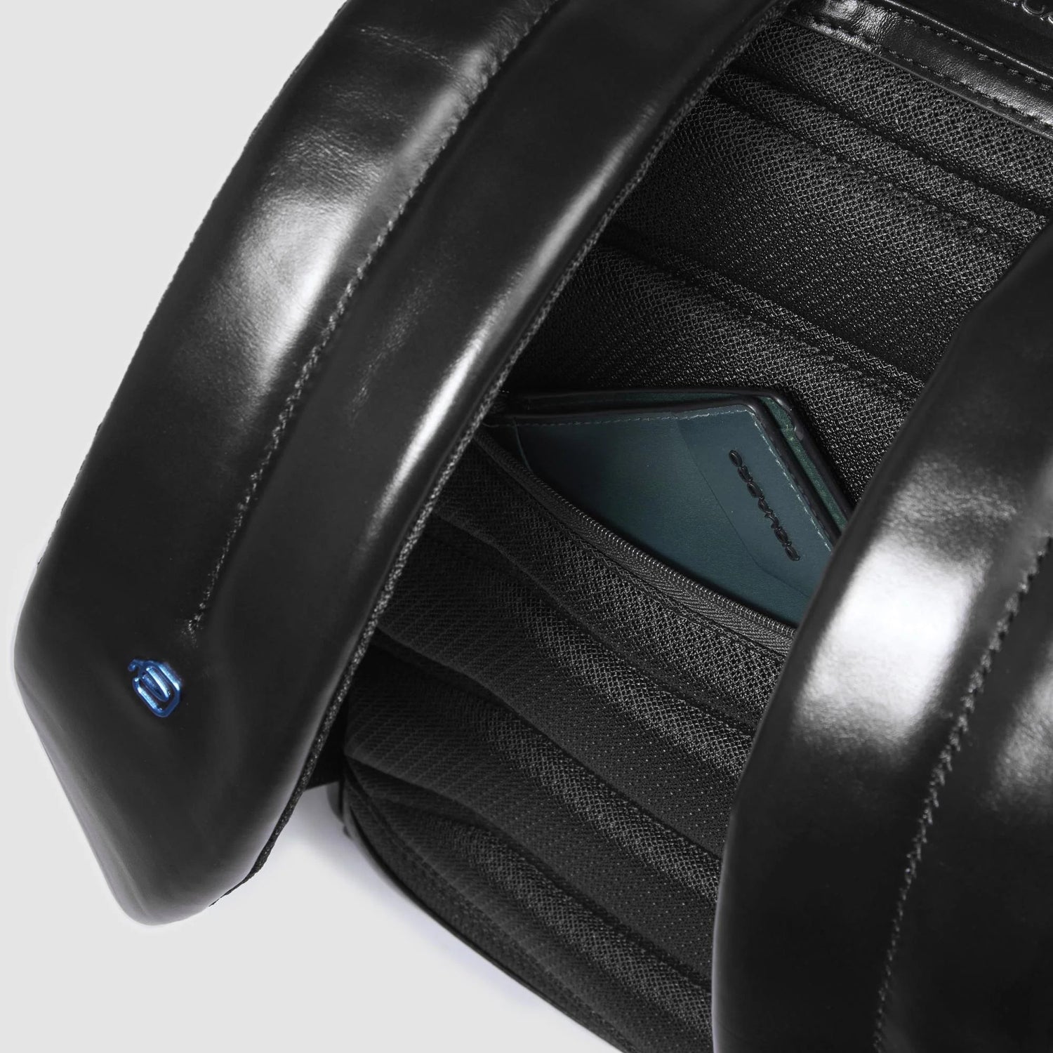 PIQUADRO MOCHILA PEQUEÑA PARA PORTÁTIL E IPAD® BLUE SQUARE