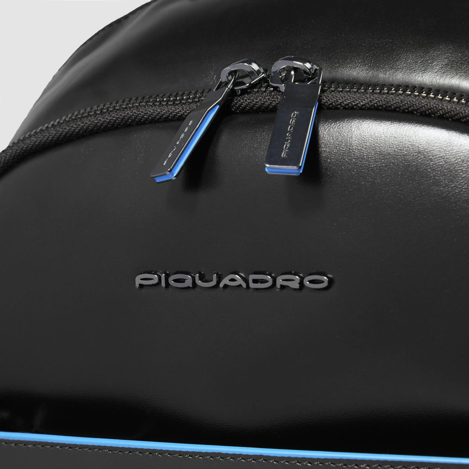 PIQUADRO MOCHILA PEQUEÑA PARA PORTÁTIL E IPAD® BLUE SQUARE