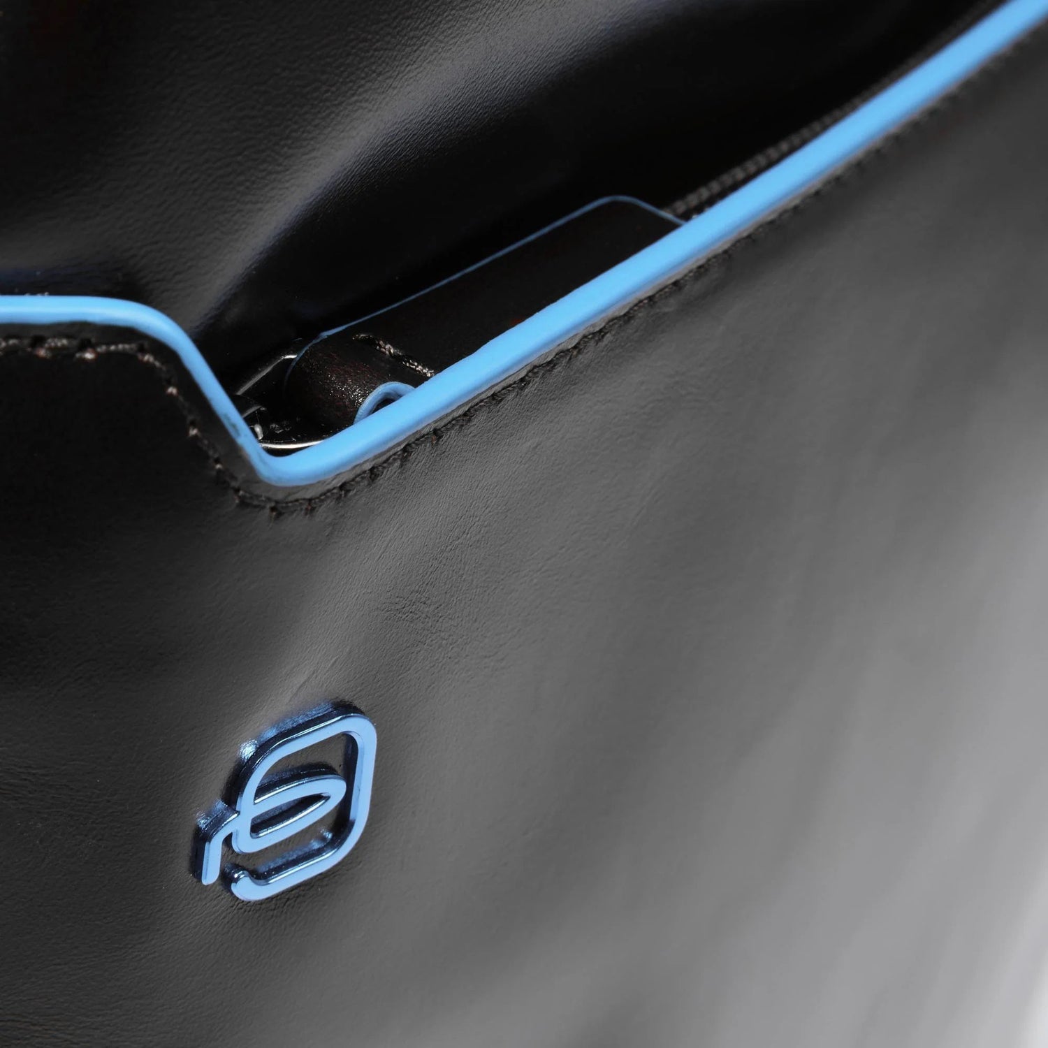 PIQUADRO MOCHILA PEQUEÑA PARA PORTÁTIL E IPAD® BLUE SQUARE