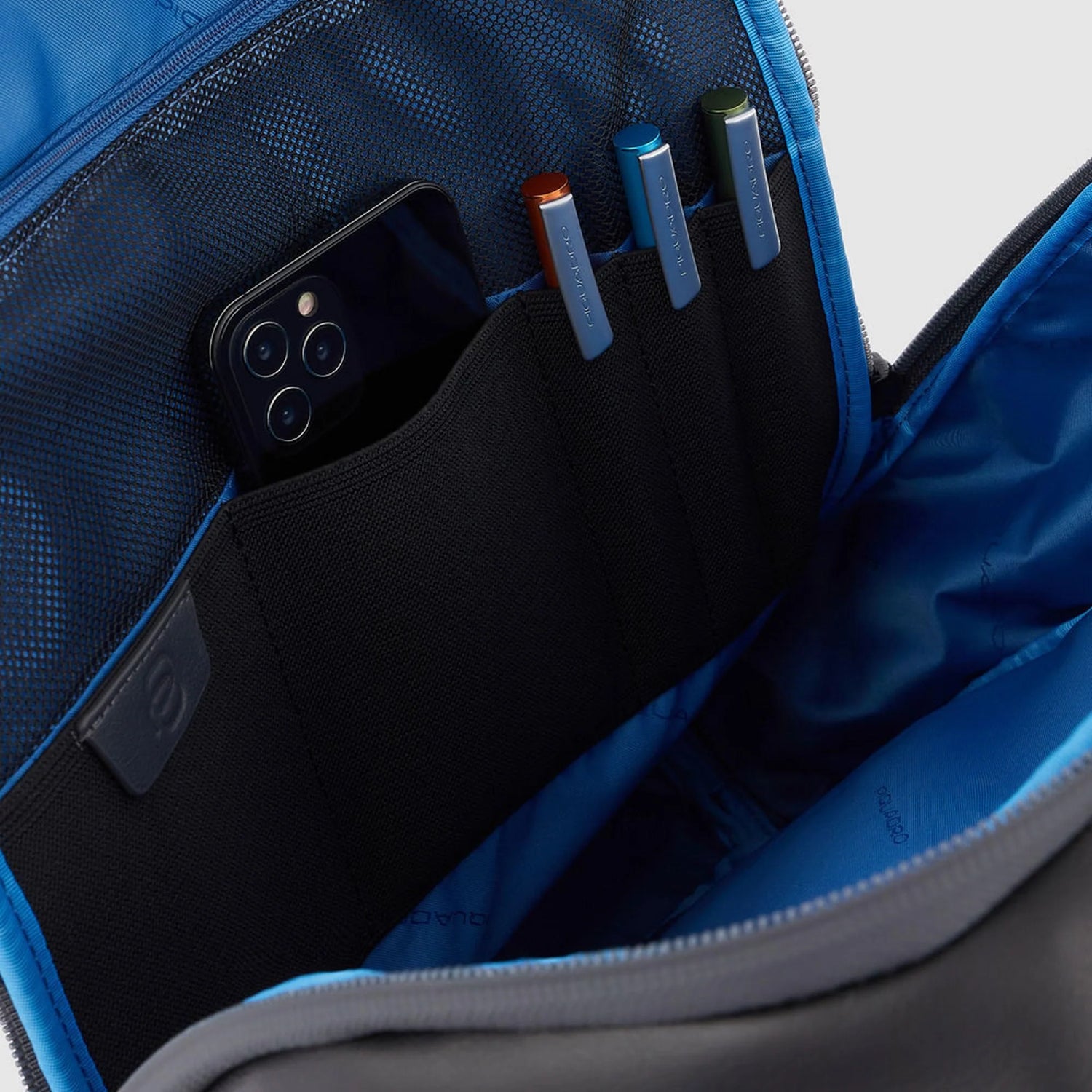 PIQUADRO MOCHILA URBAN PARA PORTÁTIL 15´6" CON CABLE ANTIROBO