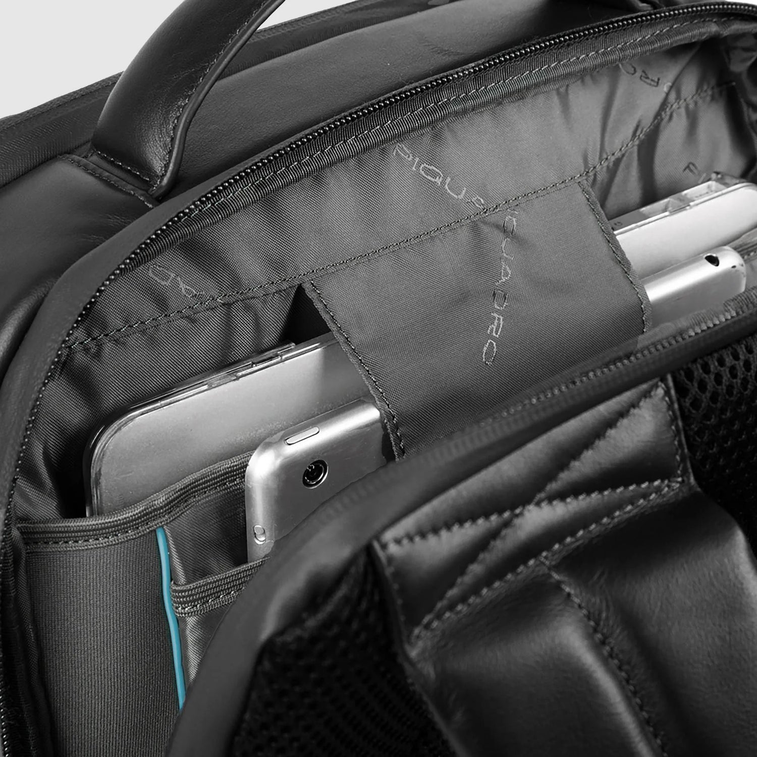 PIQUADRO MOCHILA URBAN PARA PORTÁTIL 15´6" CON CABLE ANTIROBO