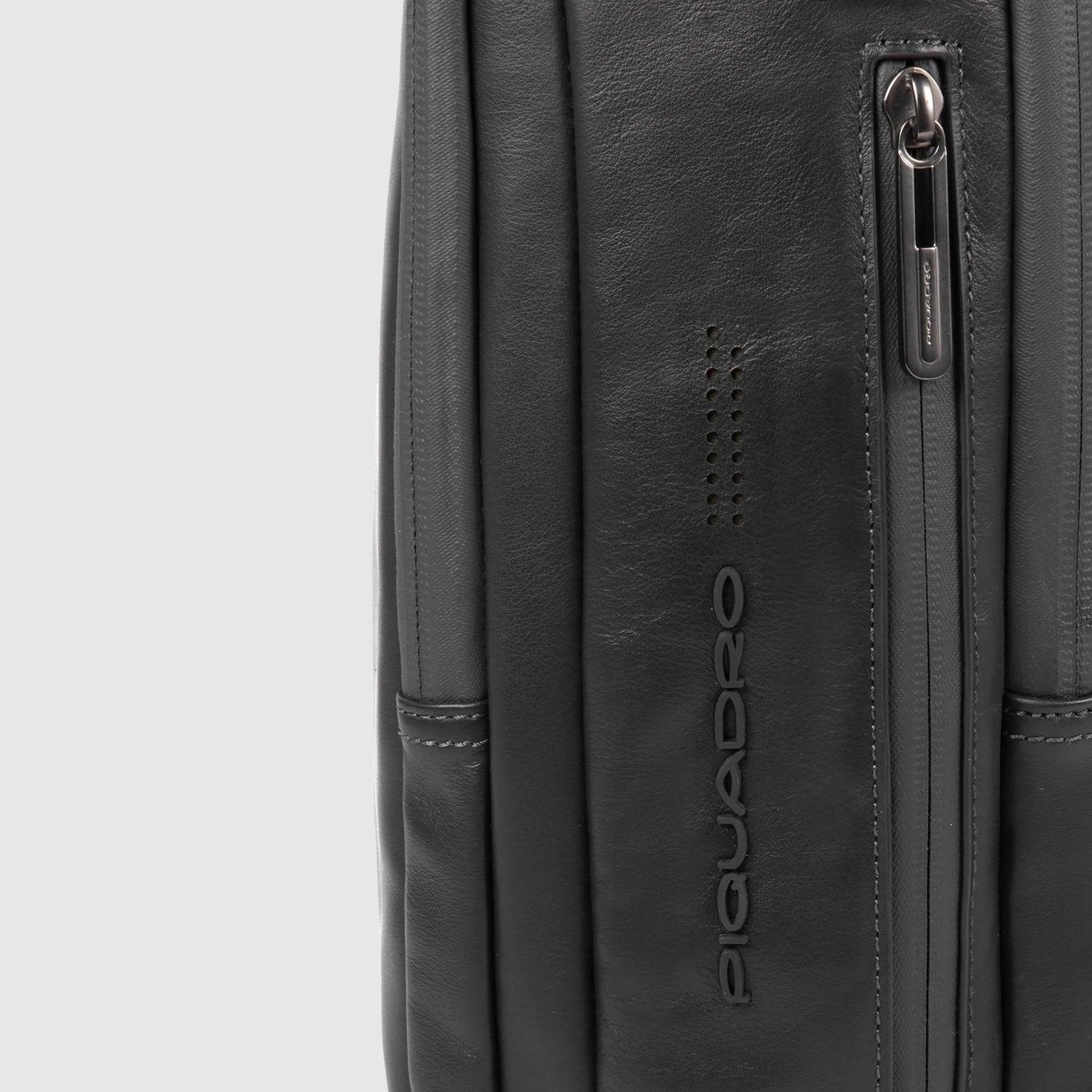 PIQUADRO MOCHILA URBAN PARA PORTÁTIL 15´6" CON CABLE ANTIROBO