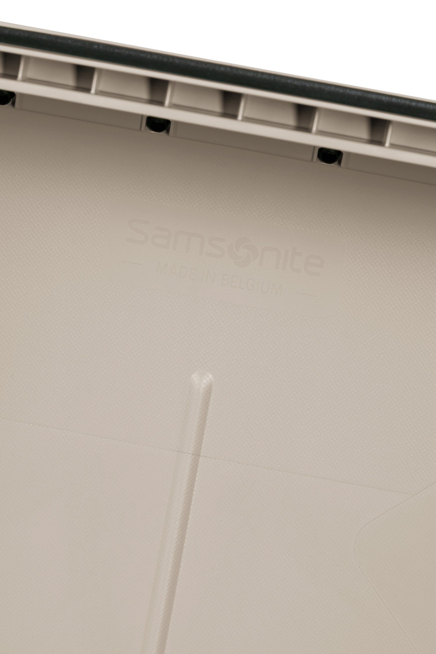 SAMSONITE MATKALAUKKU ESSENS 69CM