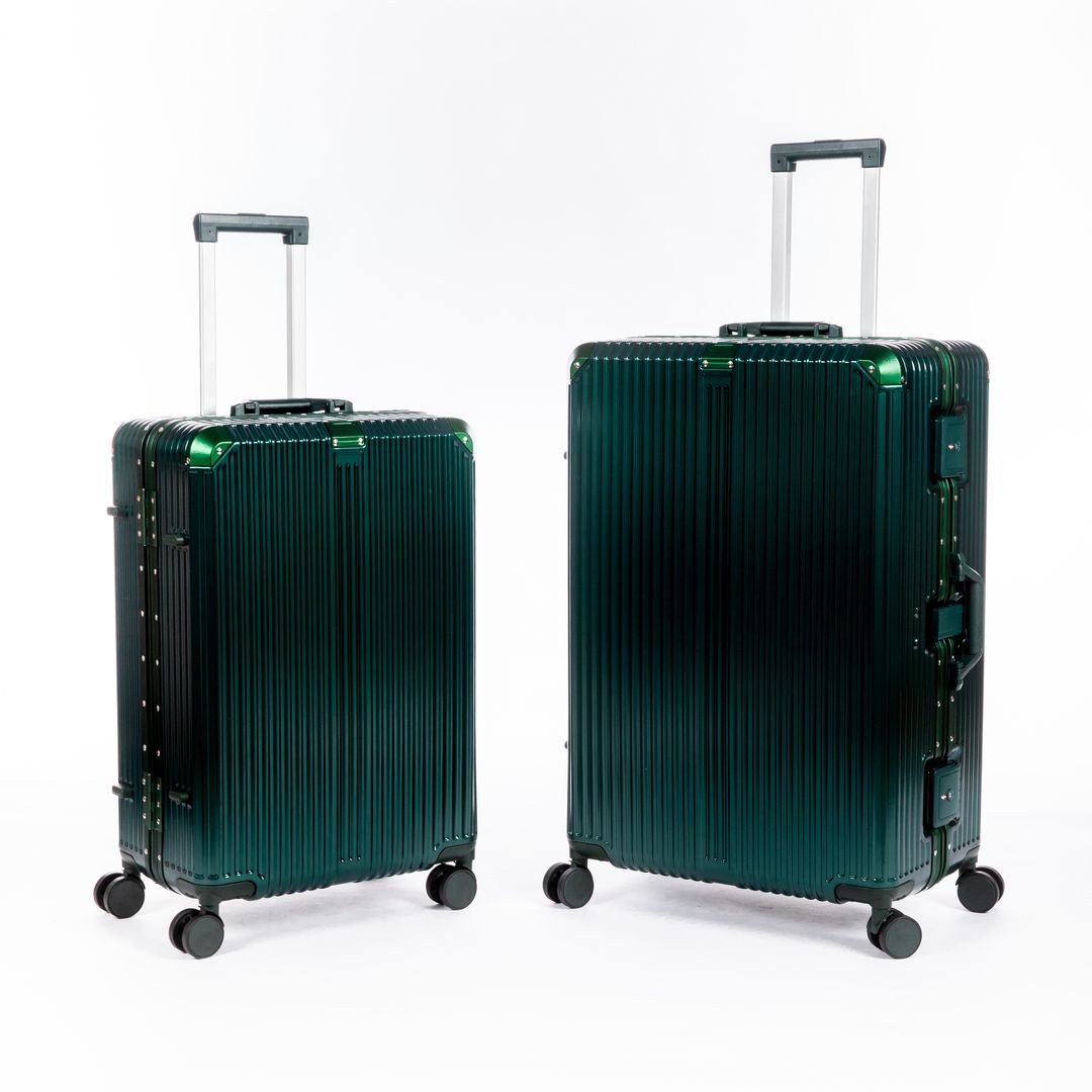 Aluminiowa walizka FRAME Zamknięcie bez zamka błyskawicznego DOHA 78 cm