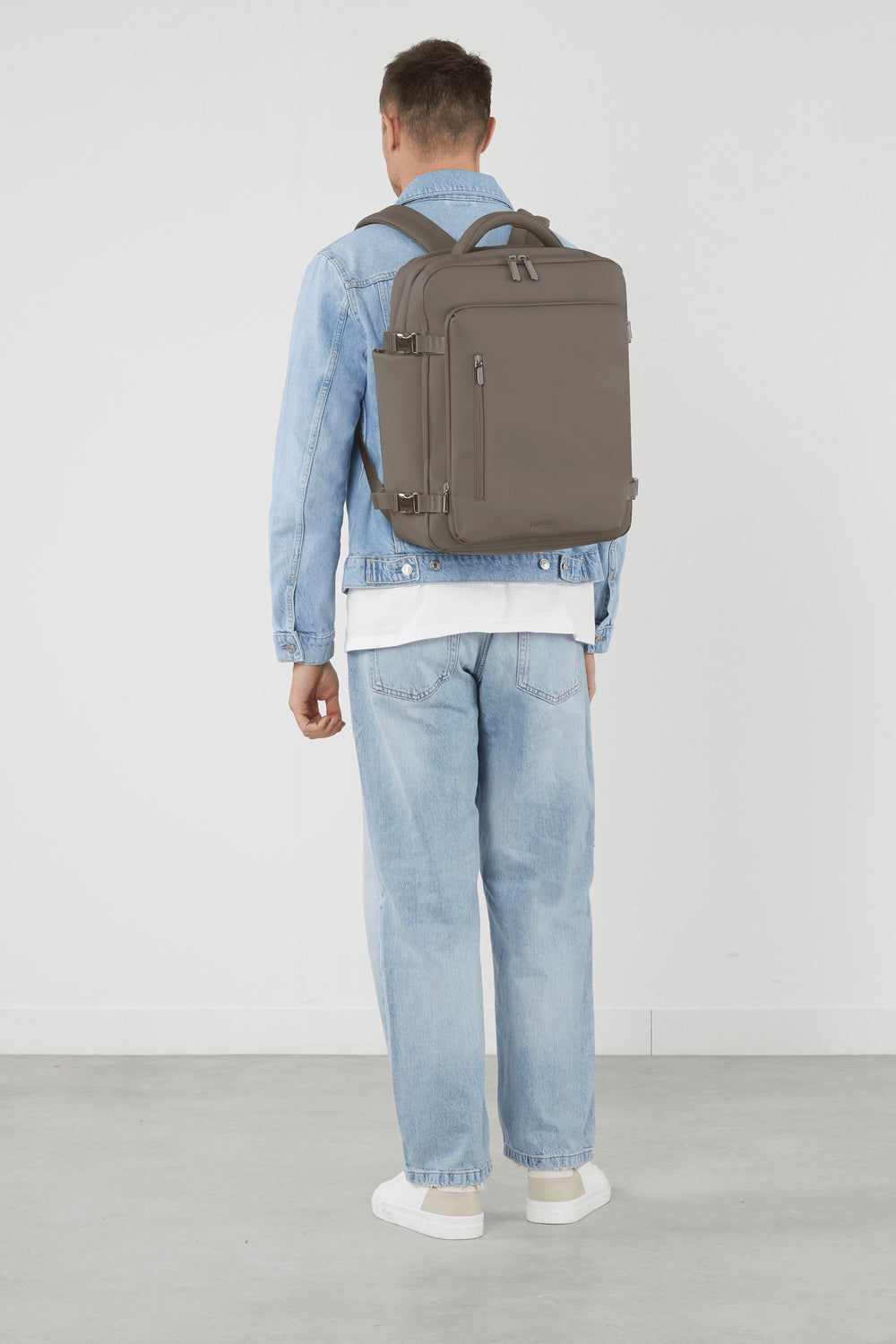 LIPAULT mochila 17" LOST IN BERLIN ASH STONE