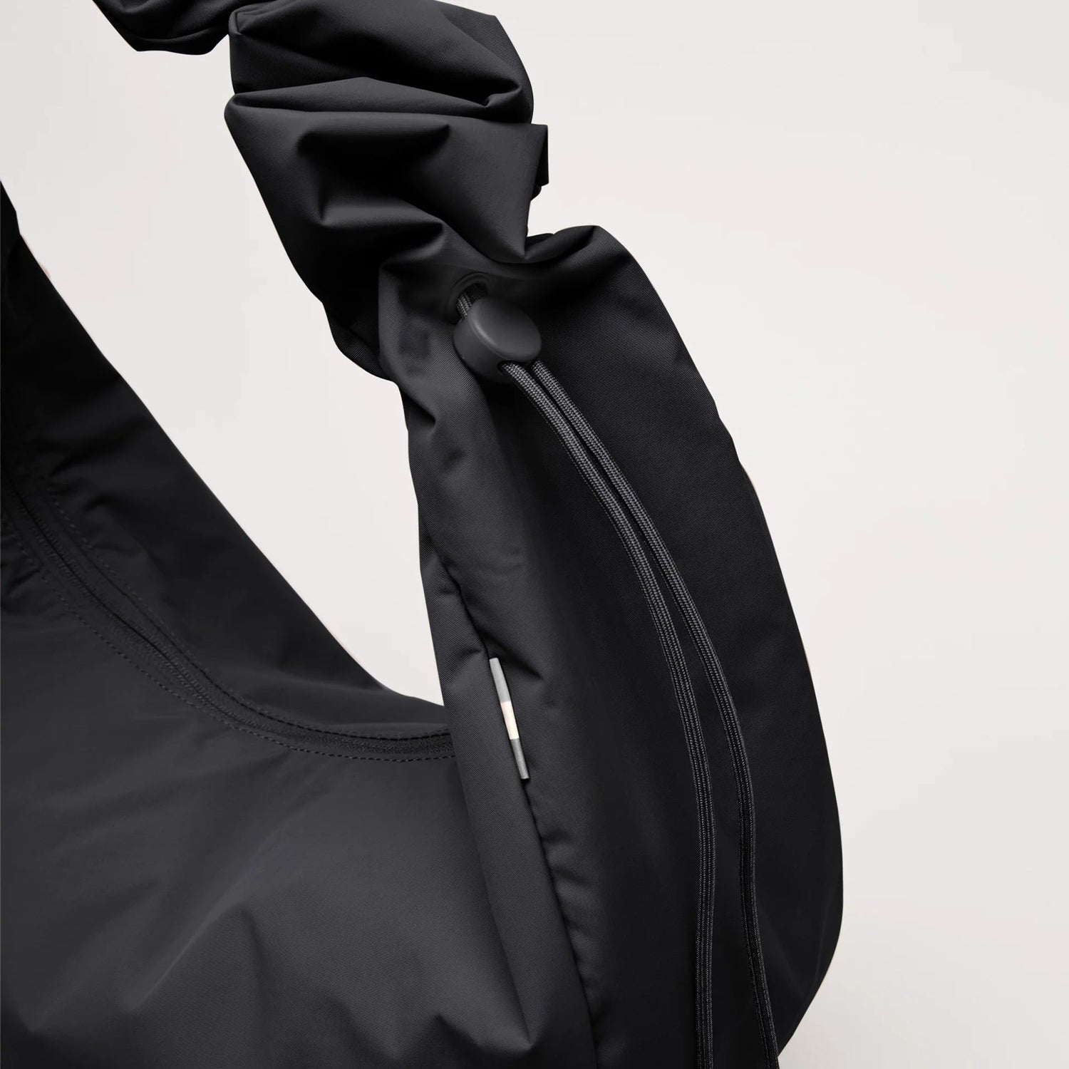 GOT BAG MOON BAG RUFFLE MONOCHROME