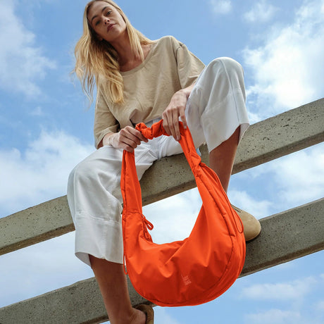 GOT BAG MOON BAG RUFFLE MONOCHROME