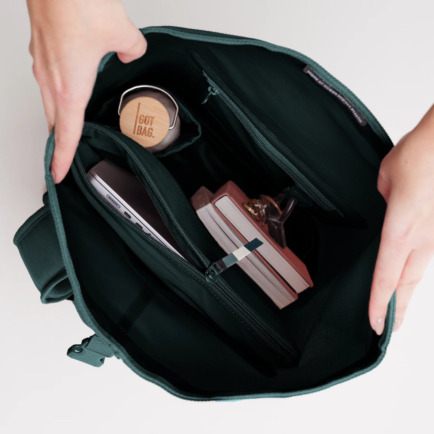 Tenho mochila de bolsa ROLLTOP 2.0 monocromático