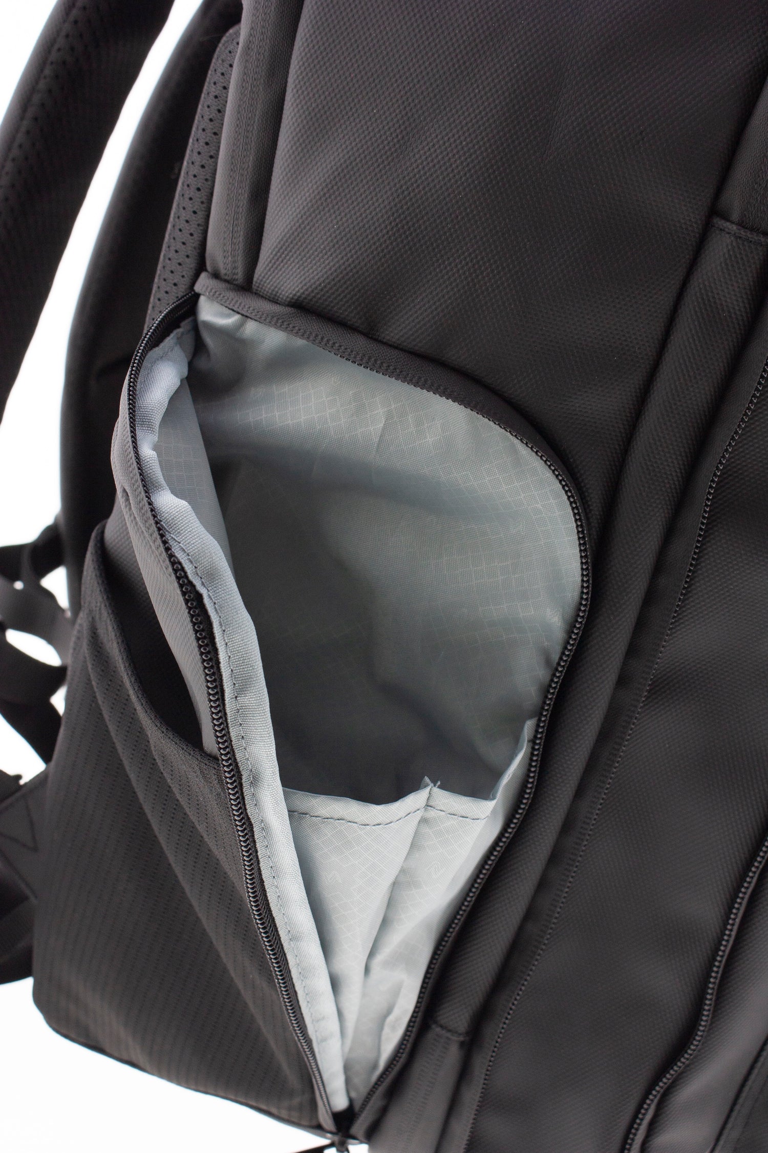 VOGART UNDERSEAT TRAVEL BACKPACK EXTENSIBLE WATERPROOF