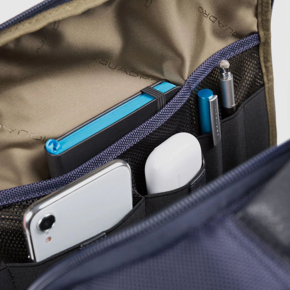 PIQUADRO MOCHILA PORTA ORDENADOR 15.6” Y PORTA IPAD® EN TEJIDO RECICLADO BRIEF 2