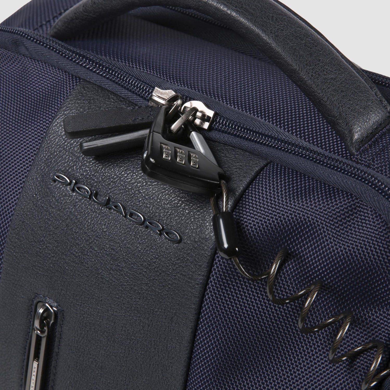 PIQUADRO MOCHILA PORTA ORDENADOR 15.6” Y PORTA IPAD® EN TEJIDO RECICLADO BRIEF 2