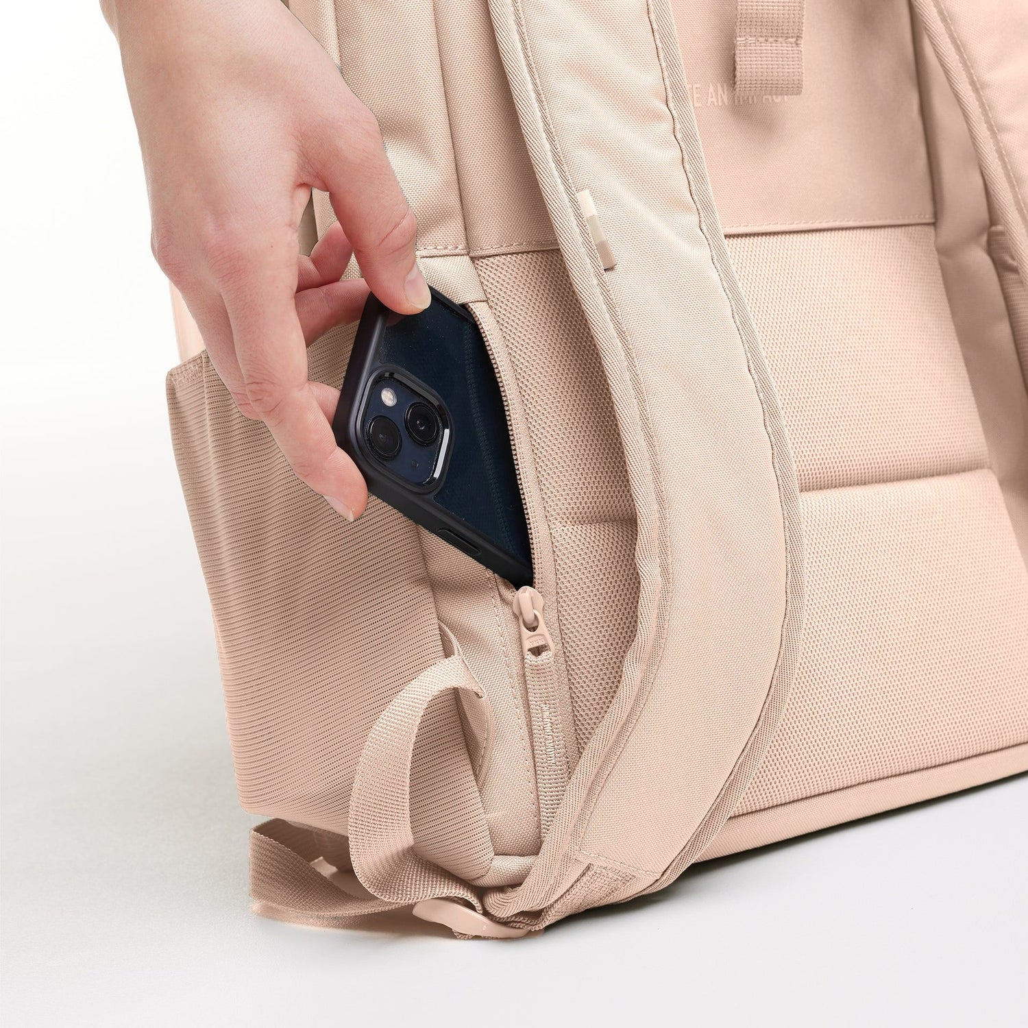 GOT BAG MOCHILA DAYPACK LOOP MONOCHROME