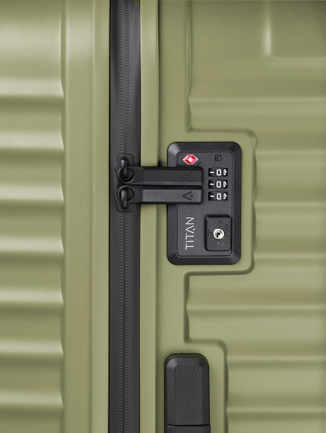 TITAN MISE À NIVEAU VALISE MOYENNE M -65CM