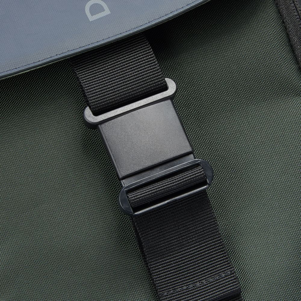 DELSEY SECURFLAP. 16" BACKPACK